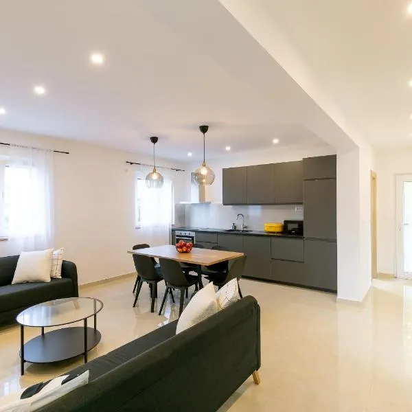 Apartment near the beach- Zen 2, hotel in Brna