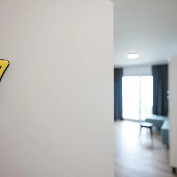 Beachfront Apartments Tić with Seaview、Miletićiのホテル