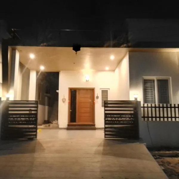 SHI's 2BHK individual Villa @ Coimbatore, hotel di Madukkarai