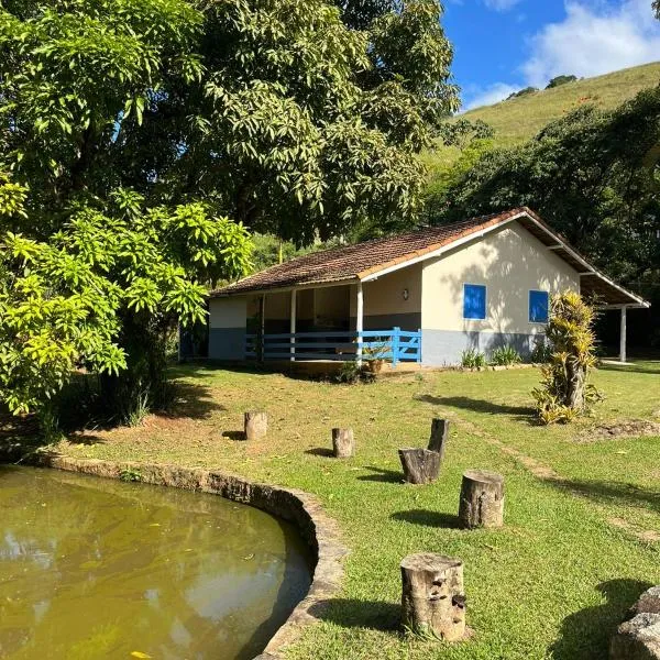 Casinha de Campo com Lago Sítio Luar do Sertão, hotel in Duas Barras