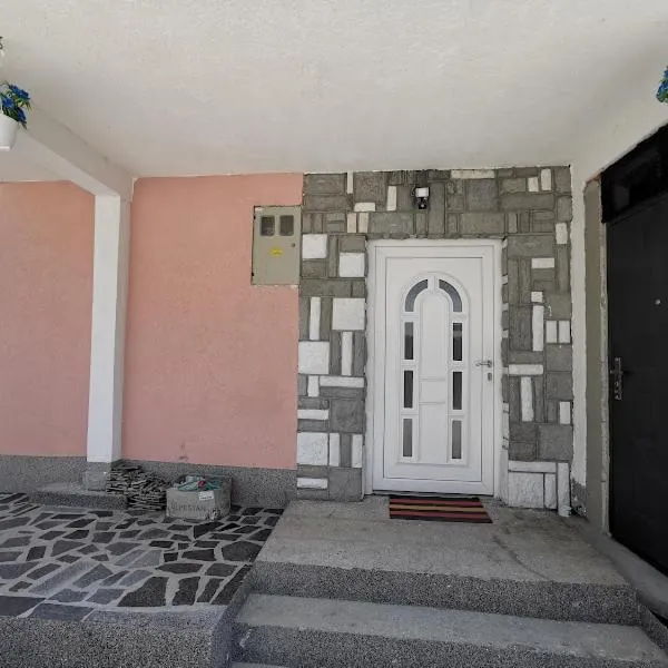 Hostel Raft Neretva, hotel v destinaci Konjic
