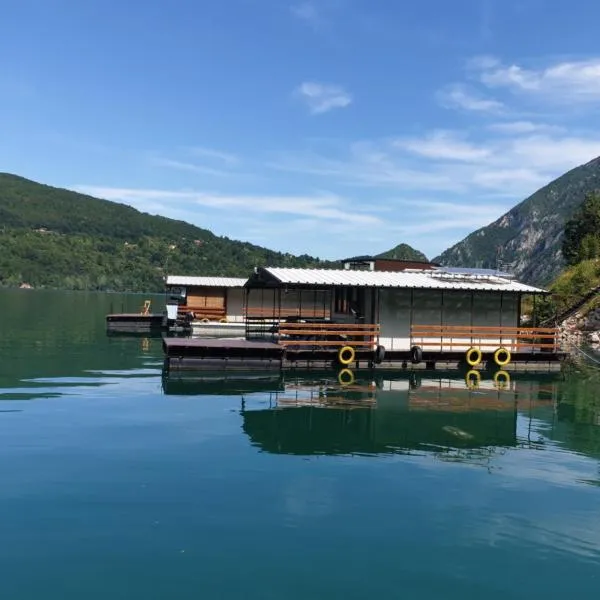 Floating apartments, hotel in Osatica