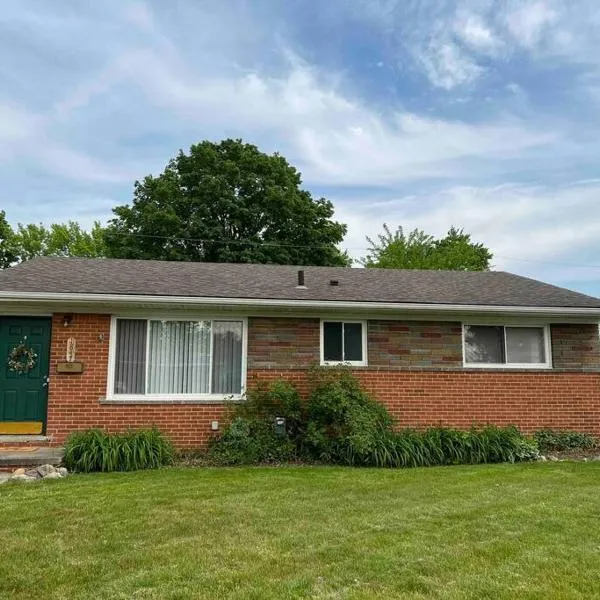 Cozy Bungalow in Madison Heights, hotell i Madison Heights