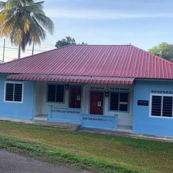 Sarifah homestay, hotel in Kampong Pantai Ayer Hitam