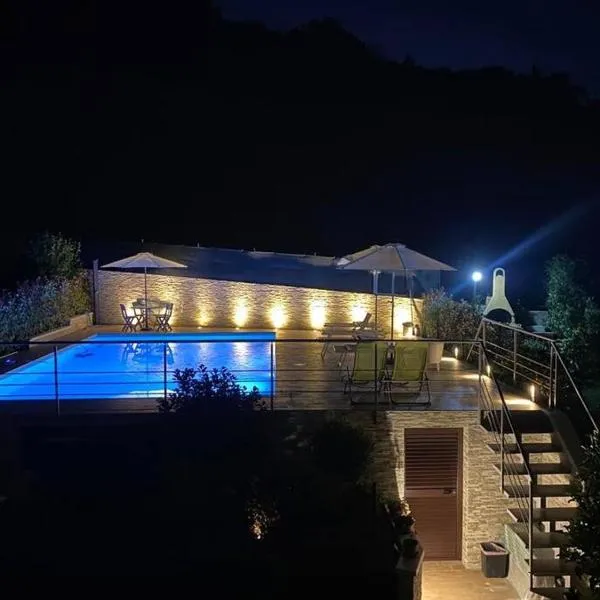 Appartamento con piscina e idromassaggio a 5 min dal mare, hotel en Santa Veneranda
