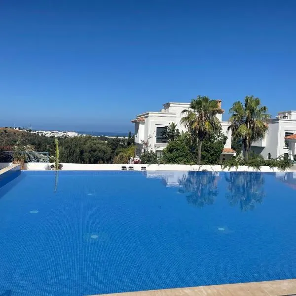 Charmant appartement dans les jardins d Assilah Piscine et Jardin andalous, hotel v destinaci Asilah