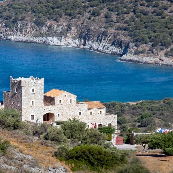 Focalion Castle Luxury Suites, hotell sihtkohas Pirgos Dhirou