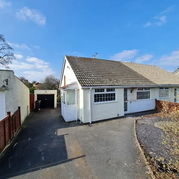 Bristol 2-Bed Bungalow Sleeps 4 Parking, hotel in Bristol