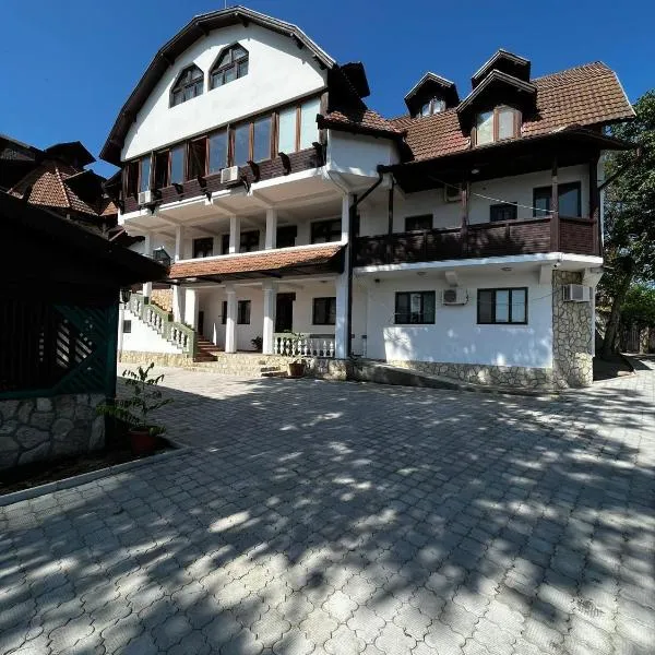 La Conac, hotel in Nufăru