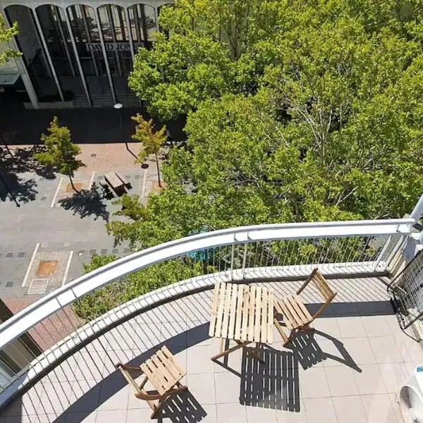 Dana-Cozy Private Room in Shared Central Apt-Rm 1, hotel a Canberra