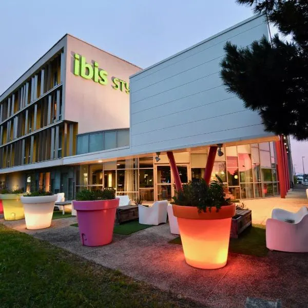 ibis Styles Nantes Reze Aéroport โรงแรมในเรอเซ