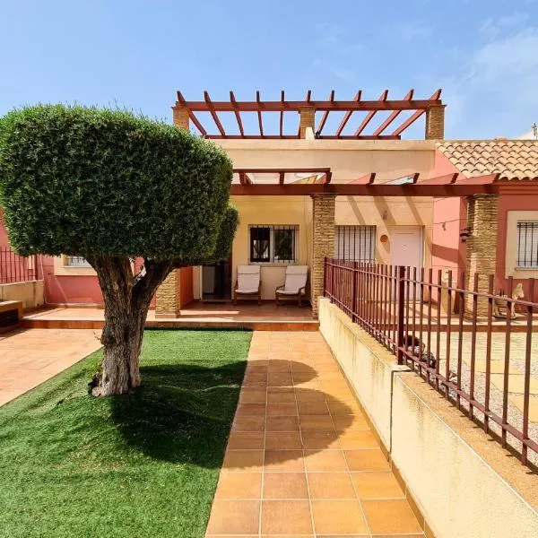 2 bedrooms villa with shared pool and enclosed garden at Mazarron – hotel w mieście Mazarrón