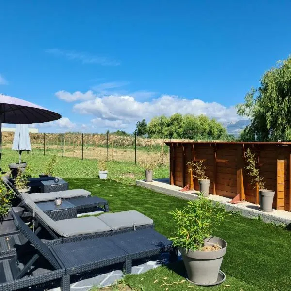 MAS GABELYS superbe vue SAINTE VICTOIRE jardin terrasse et piscine, hotel em Trets