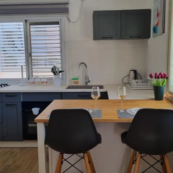 Stylish Quiet and Central, hotel in Rechovot