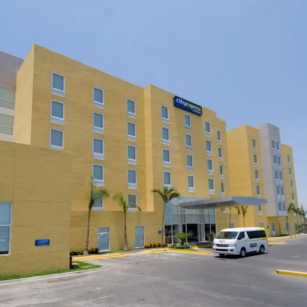 City Express by Marriott Lazaro Cardenas, hotel in Playa Azul