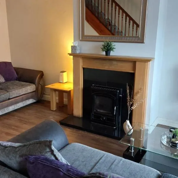 Cosy 2 bed house, hotel v destinaci Longford