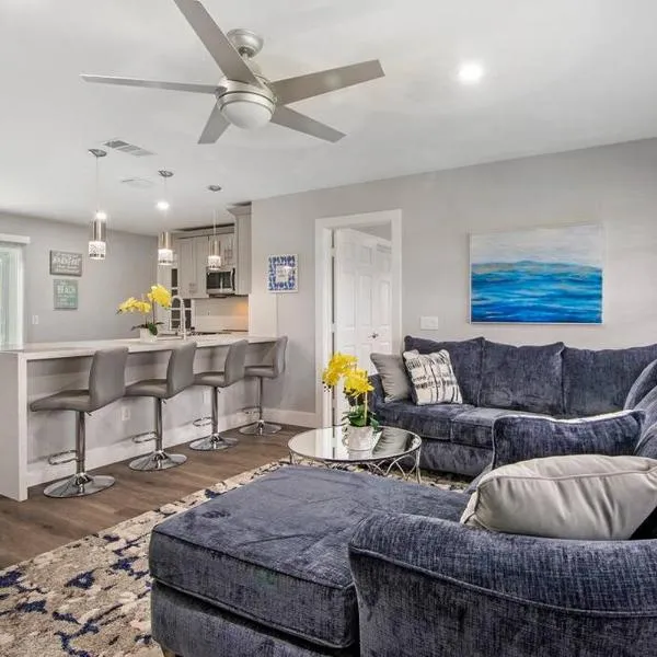 Modern getaway near the beach with room for a boat, hotel in West Palm Beach