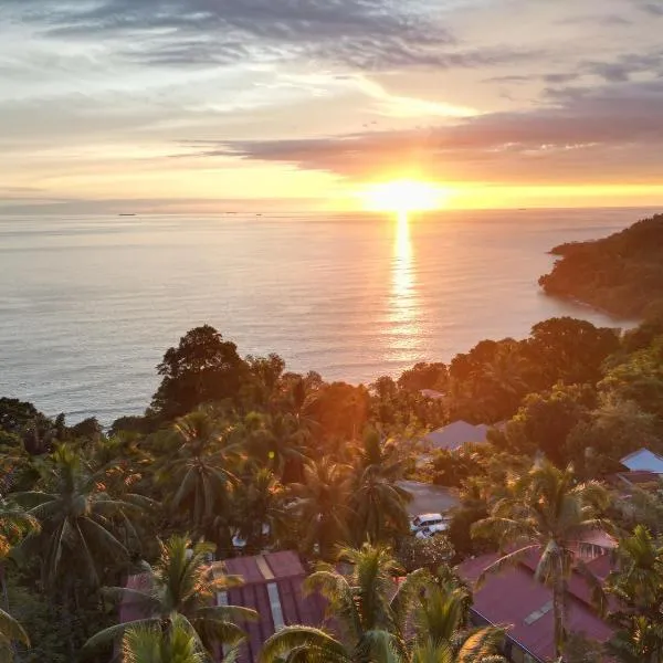Air Manis Hillside Villa Cafe & Resto, hotel v destinaci Padang
