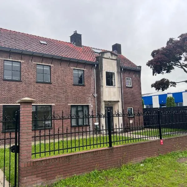 Kess Maison, Gehele villa met SAUNA en dakterras Enschede, hotel in Enschede