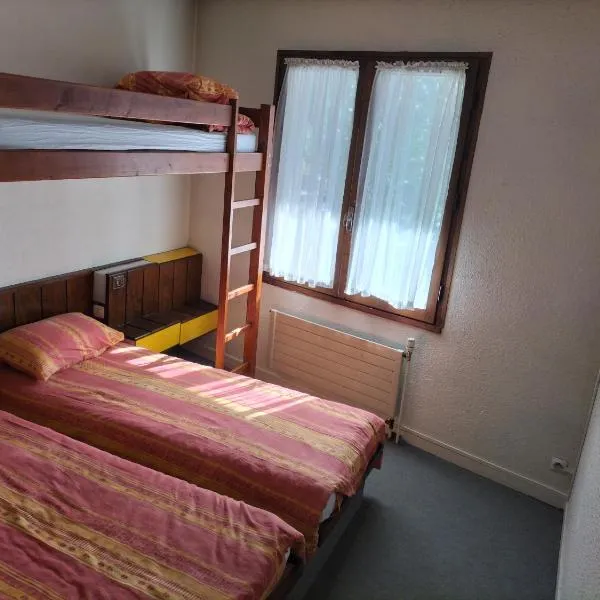 Chambre Triple avec Salle de Bains Privative 2, hotel in Vallouise