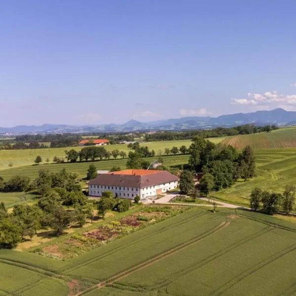 Wildkraut´s Kräuterbauernhof - Ferienwohnung, hotel in Kremsmünster