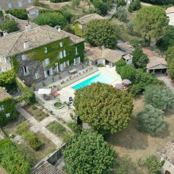 Le Domaine du Soulier Gîte La Maison du Gardien: Tornac şehrinde bir otel