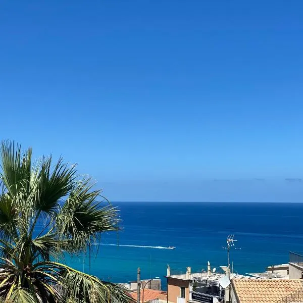Holiday House Nuvola TROPEA CENTRO WIFI PARKING, hotel in Tropea
