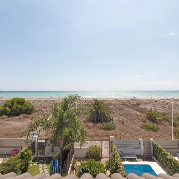 Global Properties, Adosado en primera linea de playa con vistas al mar, готель у місті Сагунт