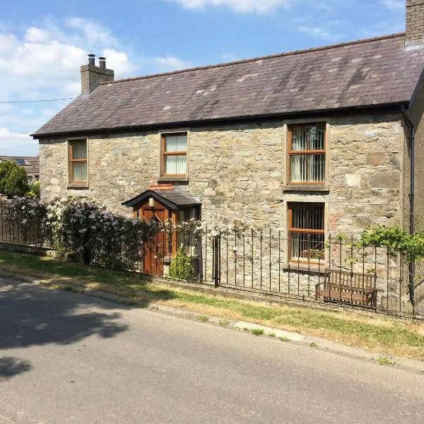Grove Fort Self Catering Farmhouse, hotel a Finnis