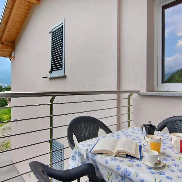 Jack House, hotell sihtkohas Domaso