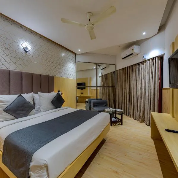 Hotel Surya Executive 3 Star Hotel, хотел в Солапур