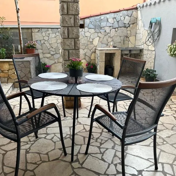 Apartment A & N with FREE private parking, hotel Pólában