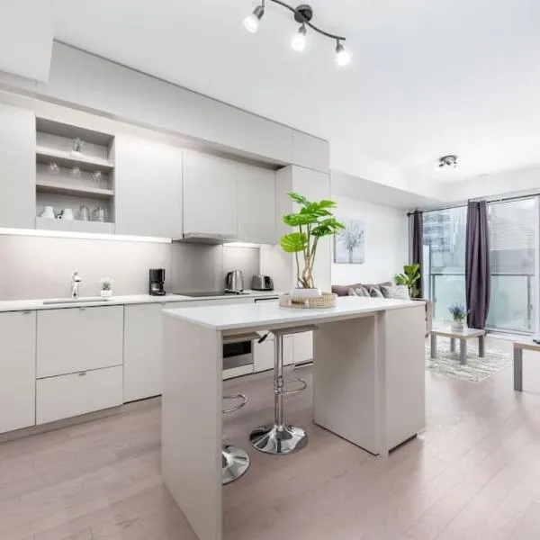 Exec 1 BR Ent District MTCC Jays with Parking، فندق في تورونتو