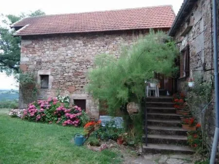Un coin de paradis avec une vue exceptionnelle pour 4 ou 5 personnes – hotel w mieście Najac