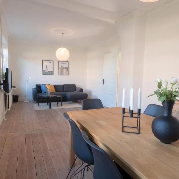 Spacious 2-Bed Apartment in Aalborg, hotel u Aalborgu