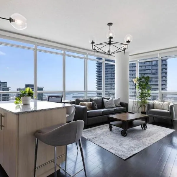 Skyline Waterfront 2BR plus 2BA wParking near MTCC, hotel v destinaci Toronto