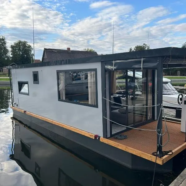 Dom Na Wodzie, hotel v destinaci Úhořevo