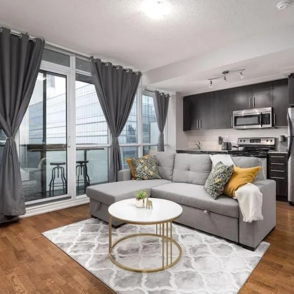 Urban Lifestyle 1BR Suite w CN Tower and Lake view, hotel sa Toronto