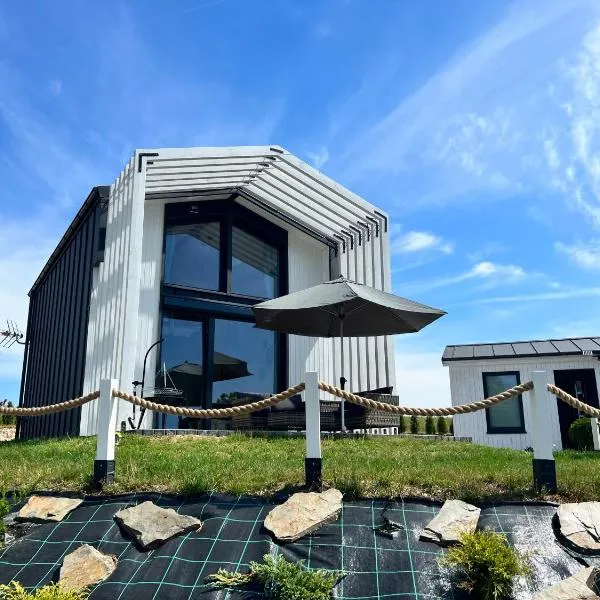 Casa Kashubia Premium Ferienhaus am See – hotel w mieście Brzeźno Szlacheckie