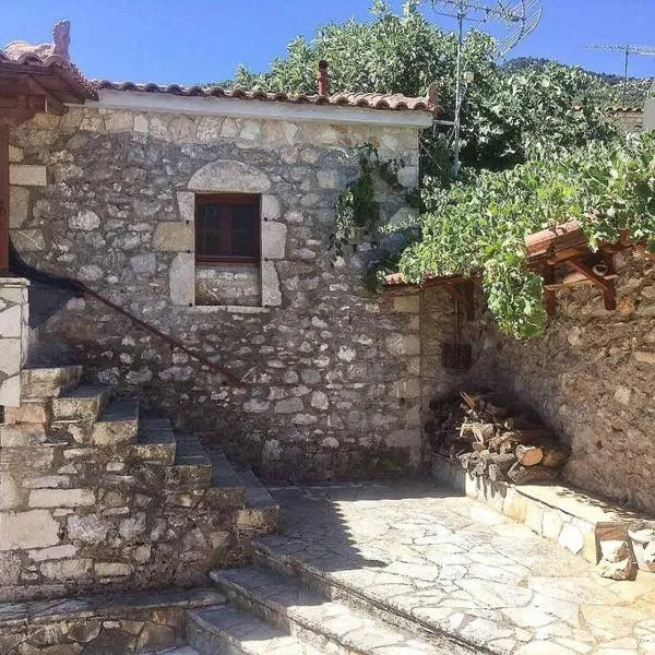 Traditional village house on Argolis for 6 persons、Kariáのホテル