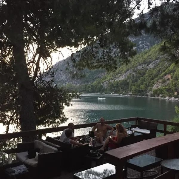 Krinides Place, hotel v destinaci Nerotriviá