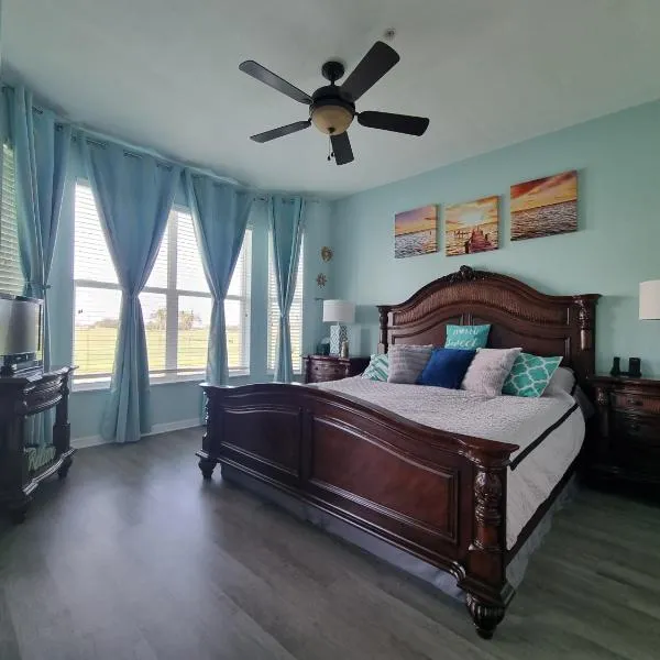 Greenlinks 923 at Lely Resort - Luxury 2 Bedrooms & Den Condo, hotel a Old Marco Junction
