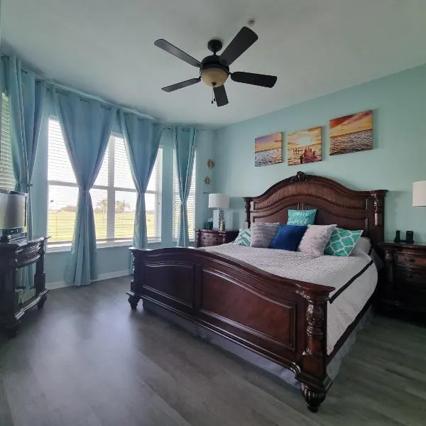 Greenlinks 923 at Lely Resort - Luxury 2 Bedrooms & Den Condo, hotel di Goodland