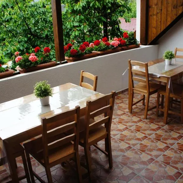 Dobosi Vendégház, hotel v destinaci Szentantalfa