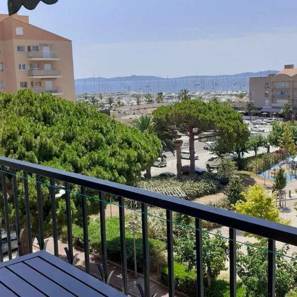 50 m2 - Le PORT, HYERES, hotel v destinaci Hyères