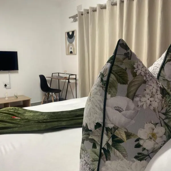Urban & Comfortable Loft apartment in Mthatha, hotel in Mthatha