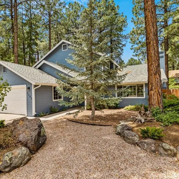 Family Friendly Escape~ Close to Downtown ~Airport ~Sedona & Grand Canyon, hotel v destinaci Flagstaff