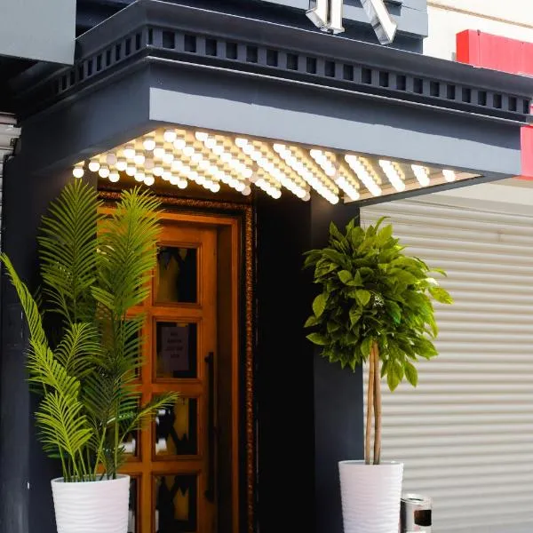 THE ROYALS HOTEL, hotel in Izmir