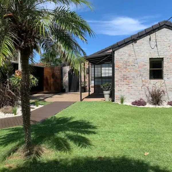 Caba Beach Cabin, hotel en Hastings Point