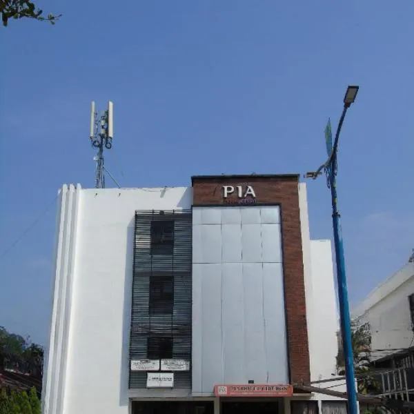 Pia Hotel, hotel em Cirebon